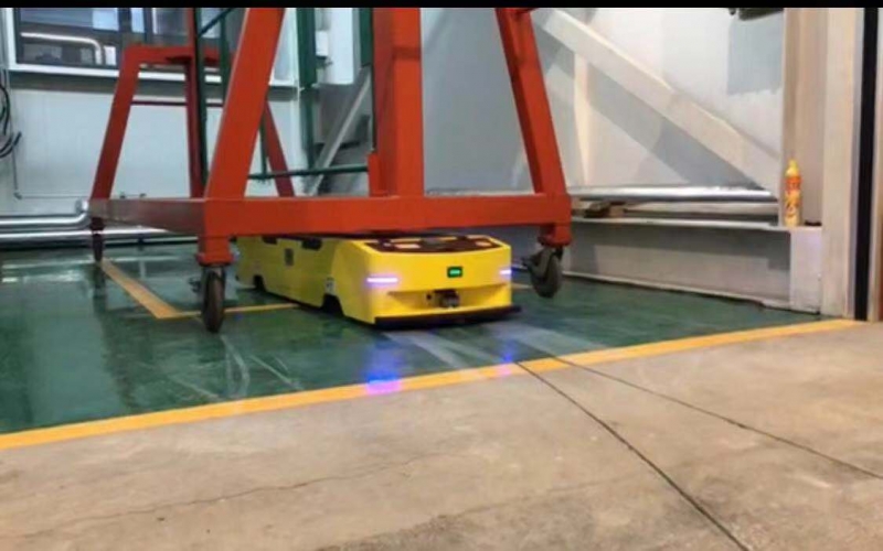 途灵机器人双驱动双向潜伏式AGV天津航天应用方案